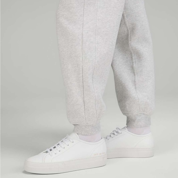 Lululemon Scuba High-Rise Jogger - Picture 3 of 8